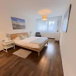 Relax And Recharge By The Lake! Modern Apartments, Ap26