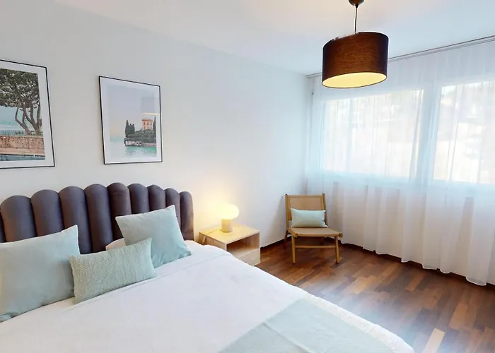 Relax And Recharge By The Lake! Modern Apartments, Ap26