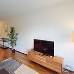 Relax And Recharge By The Lake! Modern Apartments, Ap26 Апартаменты *
