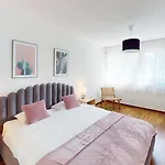 Relax And Recharge By The Lake! Modern Apartments, Ap26 Апартаменты *